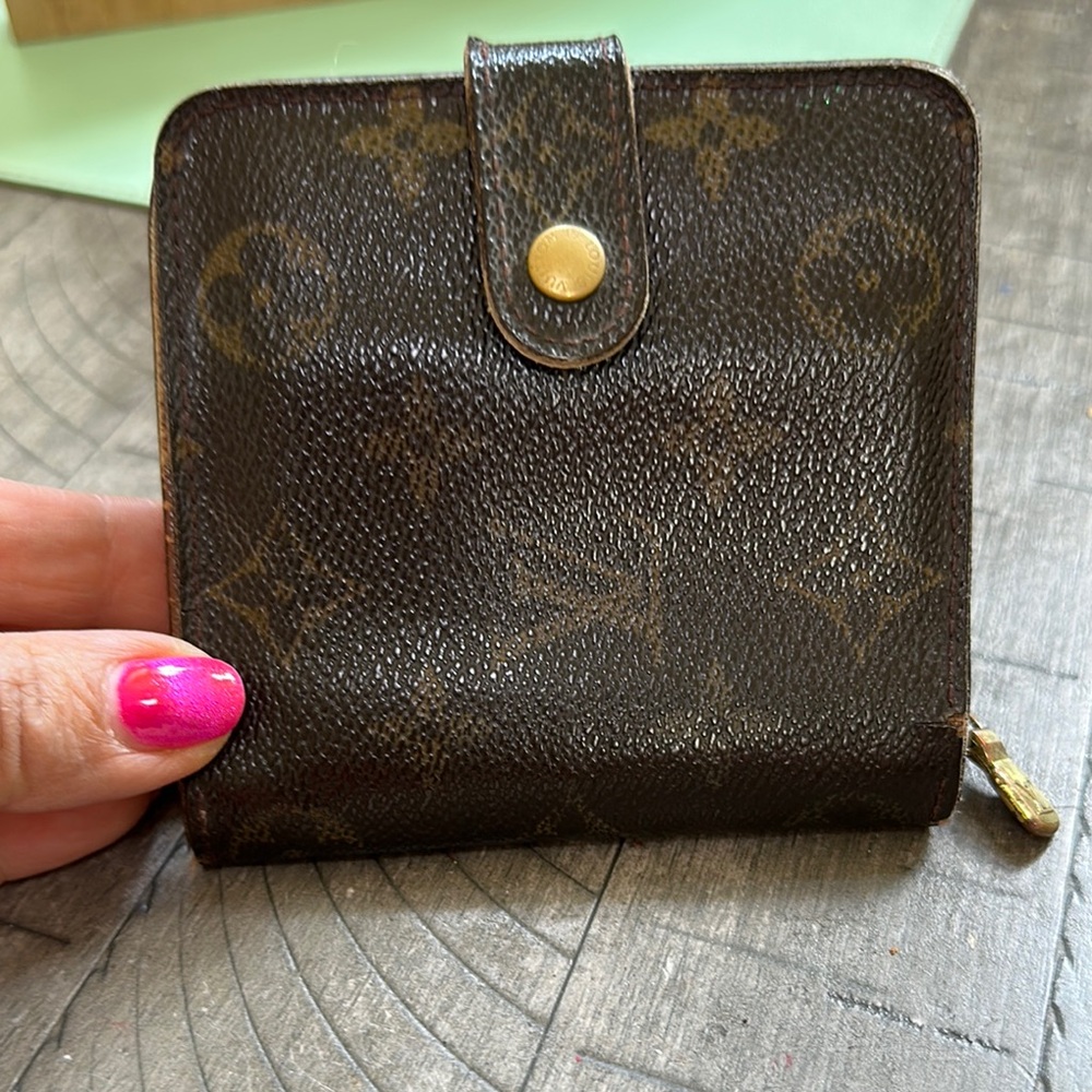 Louis Vuitton Monogram Compact Brown Zip & Snap Wallet - Picture 2 of 13